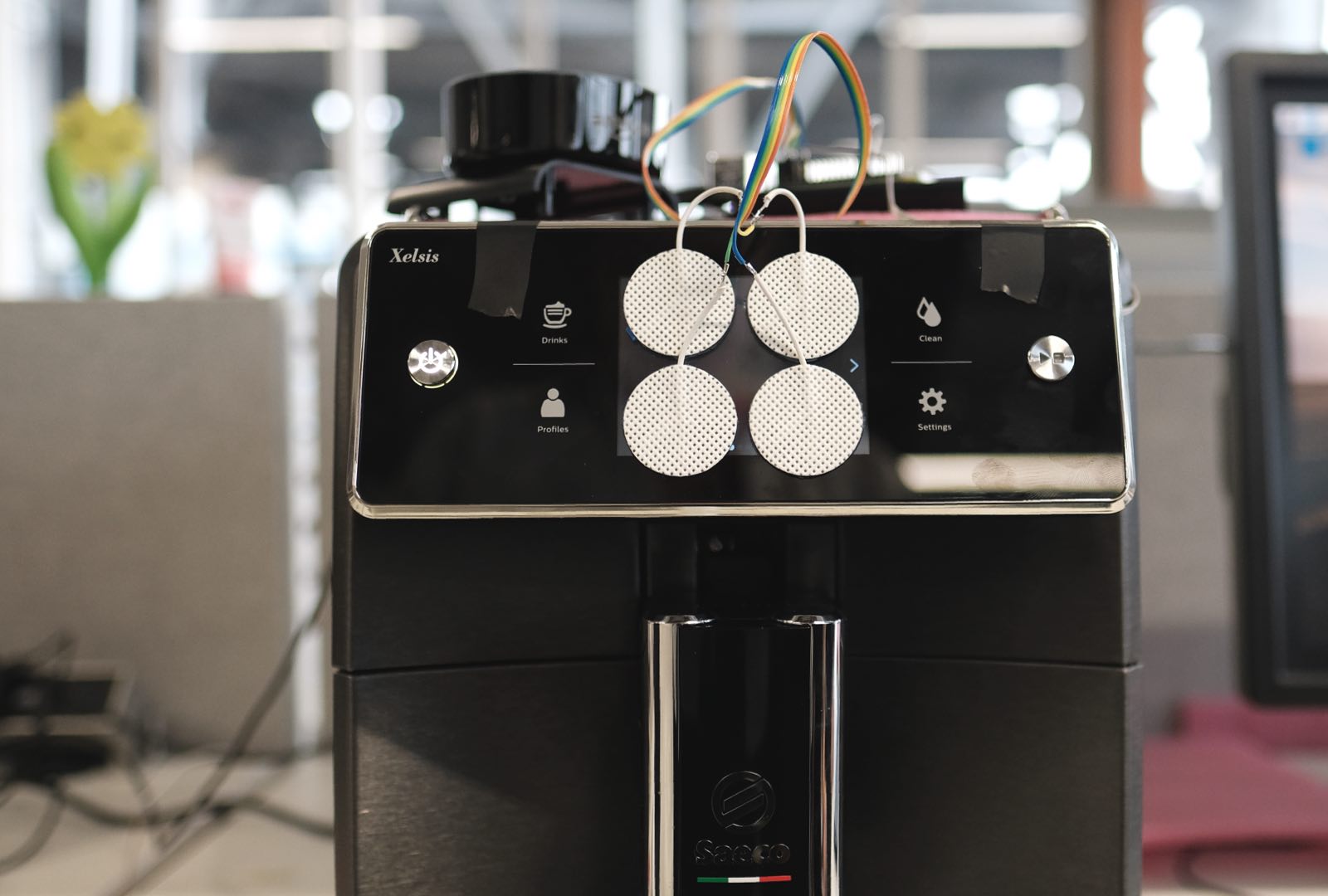 Coffee machine enhanced with a voice interface